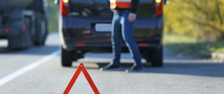 Quels sont les équipements de sécurité obligatoires en voiture ? - Blog  Avatacar