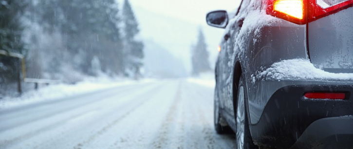 Comment enlever la neige sur une voiture ?